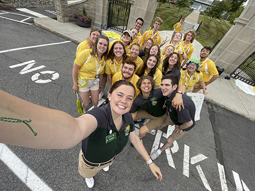 orientation leaders selfie arch